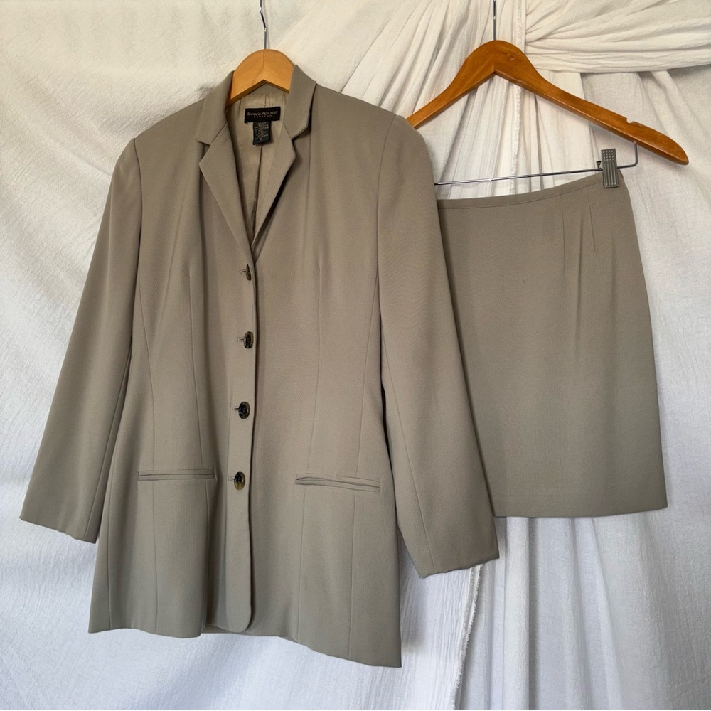 Vintage 90’s Banana Republic Taupe Blazer Skirt Set Size 0